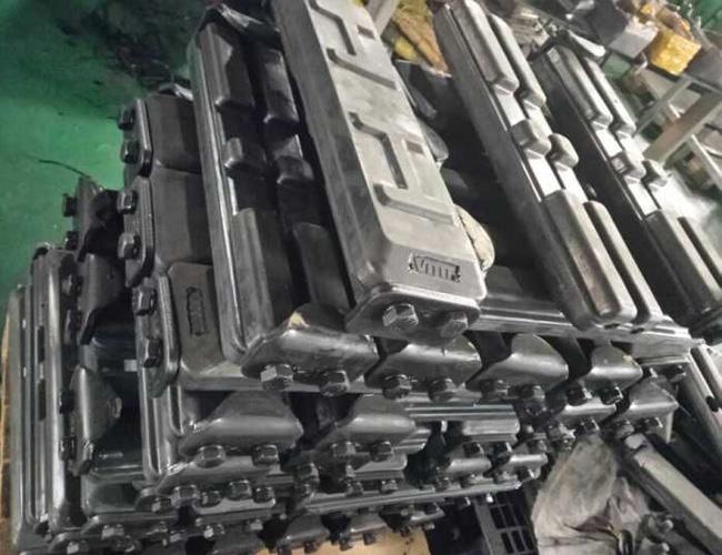 Substitutable CAT Track Pads , Rubber Track Pads For Excavators