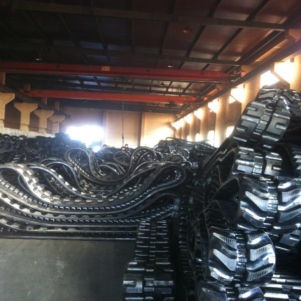 180mm Width 72mm Pitch Continuous Excavator Rubber Tracks