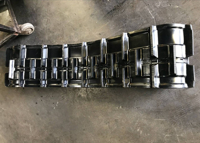 Interchangeable Type Continuous Rubber Track , Rubber Tank Tracks 79