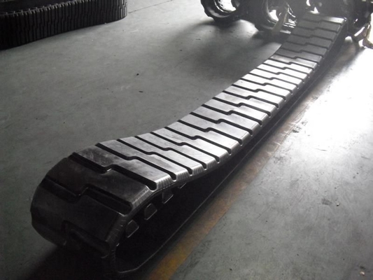470x152.4x52 Smooth Pattern or Engraved Pattern Rubber Tracks Asphalt Paver Parts With 52 Links