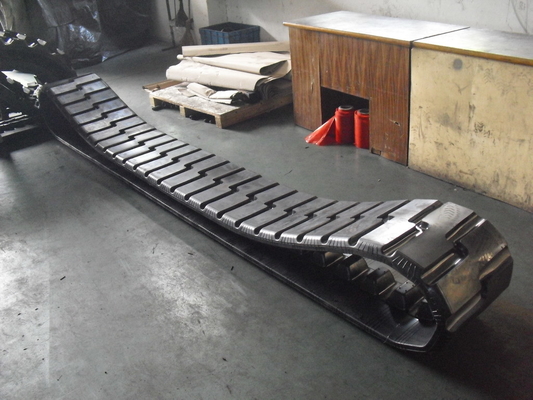 470x152.4x52 Smooth Pattern or Engraved Pattern Rubber Tracks Asphalt Paver Parts With 52 Links