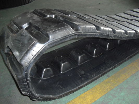 470x152.4x56 Smooth Or Engraved Pattern PF6110 Rubber Tracks Asphalt Paver Parts With 52 Links