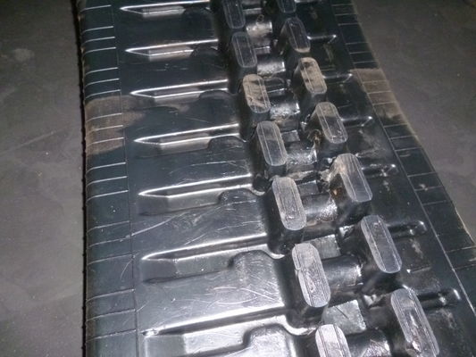 300x55.5x82 Off-Set VIO30.5 Excavator Spare Parts Rubber Tracks